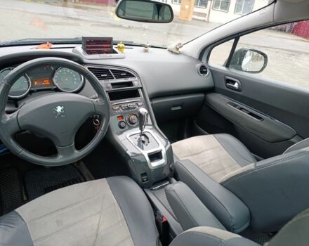 Серый Пежо 5008, объемом двигателя 2 л и пробегом 247 тыс. км за 10500 $, фото 1 на Automoto.ua