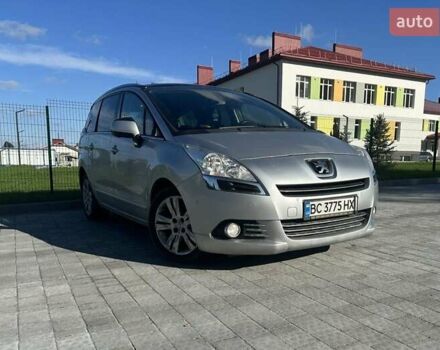 Серый Пежо 5008, объемом двигателя 2 л и пробегом 258 тыс. км за 8600 $, фото 1 на Automoto.ua