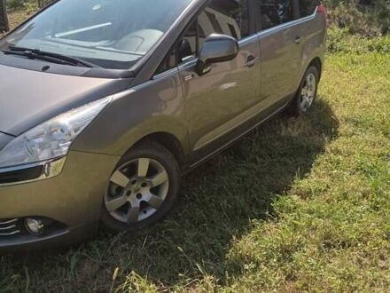 Пежо 5008 2013 в Самборе на Automoto.ua Серый Пежо 5008, объемом двигателя 1.6 л и пробегом 230 тыс. км за 8500 $, фото 1 на Automoto.ua