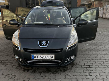 Сірий Пежо 5008, об'ємом двигуна 1.56 л та пробігом 245 тис. км за 8000 $, фото 1 на Automoto.ua