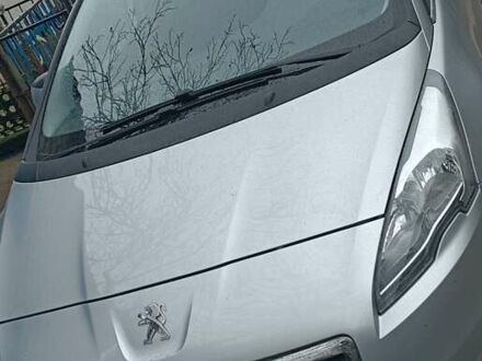 Серый Пежо 5008, объемом двигателя 2 л и пробегом 175 тыс. км за 12000 $, фото 1 на Automoto.ua