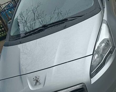 Сірий Пежо 5008, об'ємом двигуна 2 л та пробігом 175 тис. км за 12000 $, фото 1 на Automoto.ua