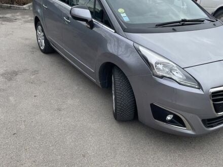 Серый Пежо 5008, объемом двигателя 2 л и пробегом 240 тыс. км за 12300 $, фото 1 на Automoto.ua