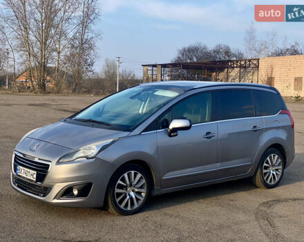 Серый Пежо 5008, объемом двигателя 2 л и пробегом 306 тыс. км за 10500 $, фото 1 на Automoto.ua