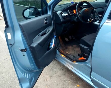 Синий Пежо 5008, объемом двигателя 2 л и пробегом 300 тыс. км за 8000 $, фото 4 на Automoto.ua