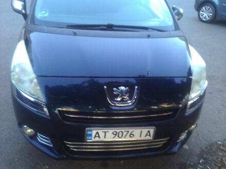 Синий Пежо 5008, объемом двигателя 1.6 л и пробегом 216 тыс. км за 9000 $, фото 1 на Automoto.ua