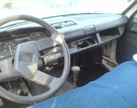 Белый Пежо 504, объемом двигателя 2.3 л и пробегом 300 тыс. км за 1300 $, фото 2 на Automoto.ua