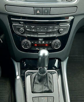 Белый Пежо 508, объемом двигателя 2 л и пробегом 185 тыс. км за 9000 $, фото 7 на Automoto.ua