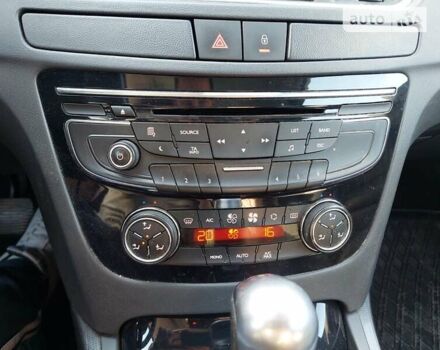 Чорний Пежо 508, об'ємом двигуна 2 л та пробігом 250 тис. км за 9900 $, фото 8 на Automoto.ua