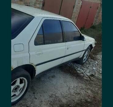 Белый Пежо 605, объемом двигателя 2.02 л и пробегом 375 тыс. км за 1200 $, фото 6 на Automoto.ua