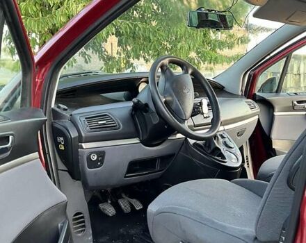 Красный Пежо 807, объемом двигателя 2 л и пробегом 306 тыс. км за 5650 $, фото 4 на Automoto.ua