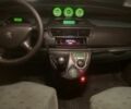 Серый Пежо 807, объемом двигателя 2.2 л и пробегом 343 тыс. км за 3900 $, фото 4 на Automoto.ua