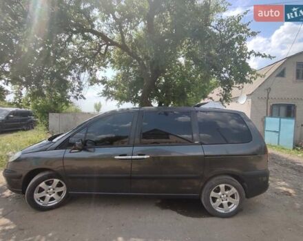Серый Пежо 807, объемом двигателя 2 л и пробегом 215 тыс. км за 4500 $, фото 3 на Automoto.ua