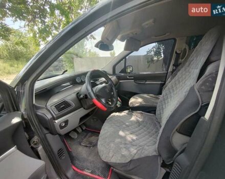 Серый Пежо 807, объемом двигателя 2 л и пробегом 215 тыс. км за 4500 $, фото 6 на Automoto.ua