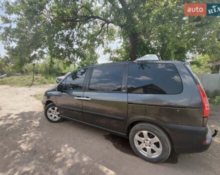Серый Пежо 807, объемом двигателя 2 л и пробегом 215 тыс. км за 4500 $, фото 2 на Automoto.ua