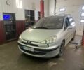 Сірий Пежо 807, об'ємом двигуна 2.2 л та пробігом 330 тис. км за 4500 $, фото 1 на Automoto.ua