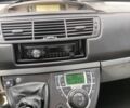 Серый Пежо 807, объемом двигателя 2.2 л и пробегом 388 тыс. км за 2500 $, фото 2 на Automoto.ua