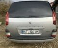 Серый Пежо 807, объемом двигателя 2 л и пробегом 329 тыс. км за 4500 $, фото 4 на Automoto.ua