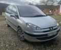 Серый Пежо 807, объемом двигателя 2 л и пробегом 329 тыс. км за 4500 $, фото 1 на Automoto.ua
