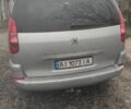Серый Пежо 807, объемом двигателя 2.2 л и пробегом 313 тыс. км за 5000 $, фото 7 на Automoto.ua