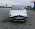 Серый Пежо 807, объемом двигателя 2 л и пробегом 295 тыс. км за 5200 $, фото 1 на Automoto.ua
