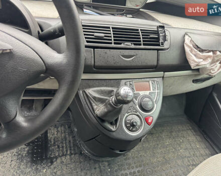 Серый Пежо 807, объемом двигателя 2 л и пробегом 230 тыс. км за 1850 $, фото 11 на Automoto.ua