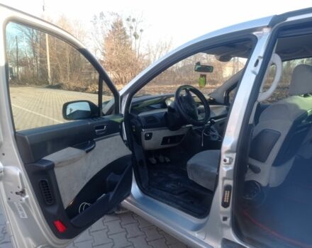 Серый Пежо 807, объемом двигателя 2 л и пробегом 270 тыс. км за 5200 $, фото 6 на Automoto.ua