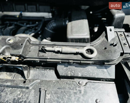 Серый Пежо 807, объемом двигателя 2 л и пробегом 206 тыс. км за 6850 $, фото 65 на Automoto.ua