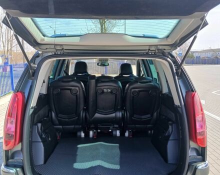 Серый Пежо 807, объемом двигателя 2 л и пробегом 334 тыс. км за 7300 $, фото 3 на Automoto.ua