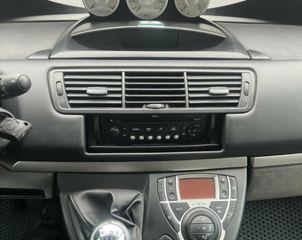 Серый Пежо 807, объемом двигателя 2 л и пробегом 300 тыс. км за 5900 $, фото 22 на Automoto.ua