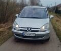 Серый Пежо 807, объемом двигателя 2.2 л и пробегом 420 тыс. км за 6599 $, фото 1 на Automoto.ua