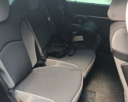 Серый Пежо 807, объемом двигателя 2 л и пробегом 194 тыс. км за 8700 $, фото 2 на Automoto.ua