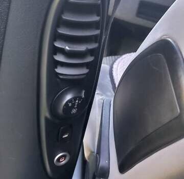 Серый Пежо 807, объемом двигателя 2 л и пробегом 265 тыс. км за 9000 $, фото 4 на Automoto.ua