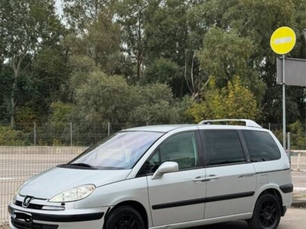 Серый Пежо 807, объемом двигателя 2.2 л и пробегом 111 тыс. км за 4200 $, фото 1 на Automoto.ua