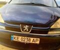 Синий Пежо 807, объемом двигателя 2 л и пробегом 350 тыс. км за 3800 $, фото 1 на Automoto.ua