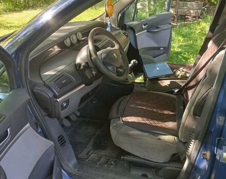 Синий Пежо 807, объемом двигателя 2 л и пробегом 300 тыс. км за 3500 $, фото 1 на Automoto.ua
