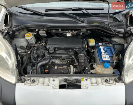 Білий Пежо Біппер вант.-пас., об'ємом двигуна 1.4 л та пробігом 270 тис. км за 3999 $, фото 7 на Automoto.ua