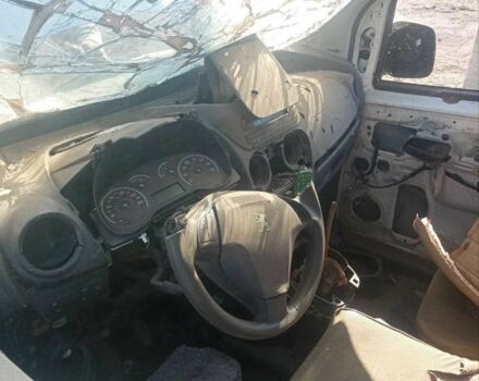 Пежо Биппер груз.-пасс. 2012 в Херсоне на Automoto.ua Белый Пежо Биппер груз.-пасс., объемом двигателя 1.2 л и пробегом 3 тыс. км за 2000 $, фото 2 на Automoto.ua