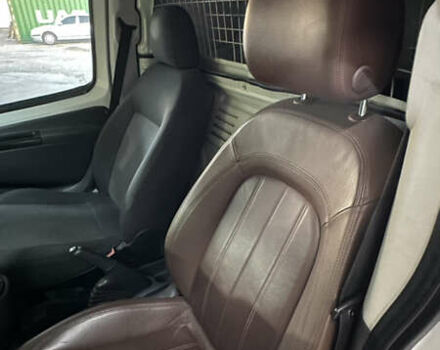 Белый Пежо Биппер груз.-пасс., объемом двигателя 1.4 л и пробегом 387 тыс. км за 4500 $, фото 1 на Automoto.ua