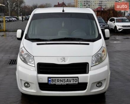 Белый Пежо Эксперт груз.-пасс., объемом двигателя 2 л и пробегом 240 тыс. км за 8999 $, фото 3 на Automoto.ua