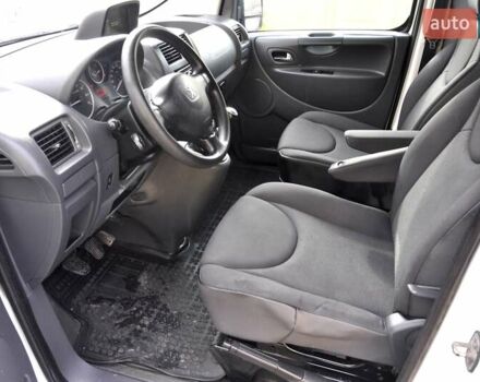 Белый Пежо Эксперт груз.-пасс., объемом двигателя 2 л и пробегом 240 тыс. км за 8999 $, фото 16 на Automoto.ua