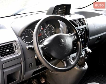 Белый Пежо Эксперт груз.-пасс., объемом двигателя 2 л и пробегом 240 тыс. км за 8999 $, фото 17 на Automoto.ua