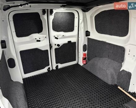 Белый Пежо Эксперт груз.-пасс., объемом двигателя 1.5 л и пробегом 165 тыс. км за 16450 $, фото 51 на Automoto.ua