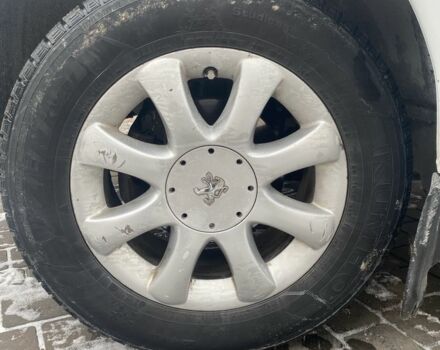 Белый Пежо Эксперт груз.-пасс., объемом двигателя 1.9 л и пробегом 400 тыс. км за 3500 $, фото 4 на Automoto.ua