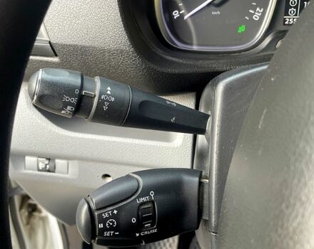 Белый Пежо Эксперт груз.-пасс., объемом двигателя 2 л и пробегом 260 тыс. км за 11800 $, фото 8 на Automoto.ua