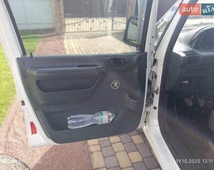 Пежо Эксперт груз.-пасс. 2000 в Львове на Automoto.ua Белый Пежо Эксперт груз.-пасс., объемом двигателя 1.87 л и пробегом 499 тыс. км за 3400 $, фото 11 на Automoto.ua