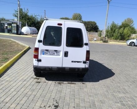 Белый Пежо Эксперт груз.-пасс., объемом двигателя 2 л и пробегом 370 тыс. км за 3900 $, фото 2 на Automoto.ua