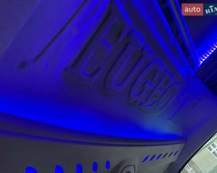 Белый Пежо Эксперт груз.-пасс., объемом двигателя 2 л и пробегом 337 тыс. км за 3950 $, фото 11 на Automoto.ua