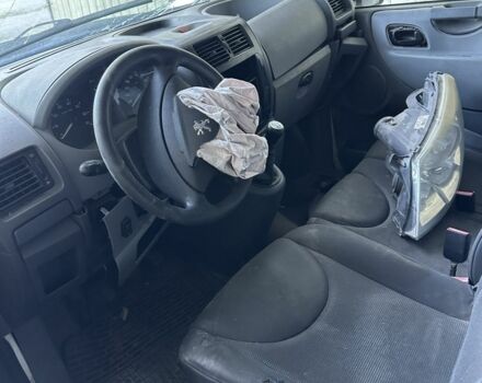 Белый Пежо Эксперт груз.-пасс., объемом двигателя 1.6 л и пробегом 350 тыс. км за 2350 $, фото 4 на Automoto.ua