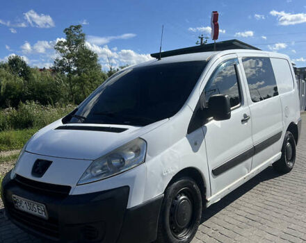 Белый Пежо Эксперт груз.-пасс., объемом двигателя 2 л и пробегом 373 тыс. км за 4600 $, фото 1 на Automoto.ua